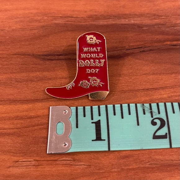 "What Would Dolly Do?" Dark Red & Gold Cowboy Boot Enamel Pin, Costume Jewellery - Picture 4 of 5